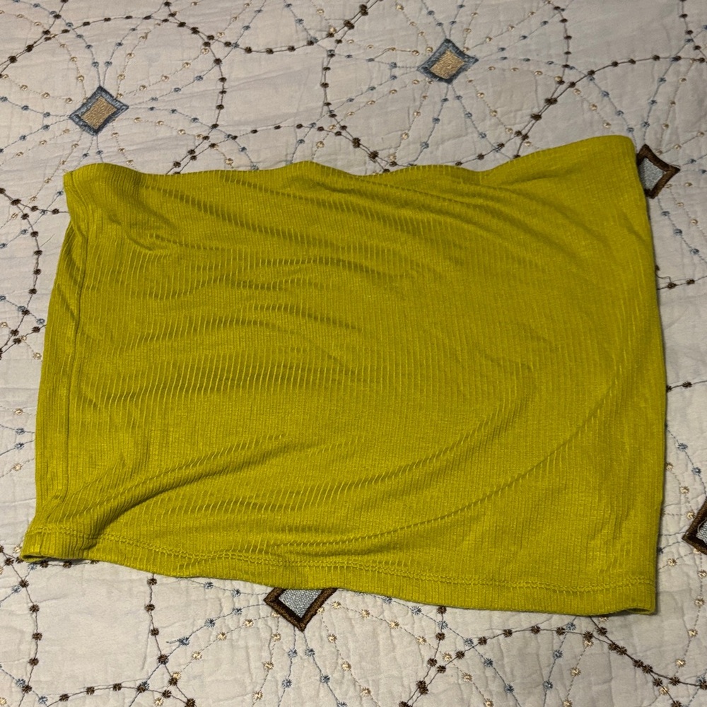 Brand is American Eagle, the size is large, and the color is green.